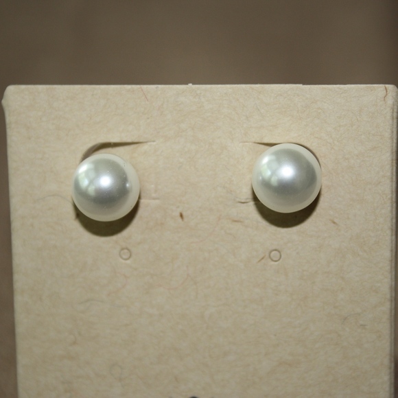 Chloe + Isabel Jewelry - Classic Pearl Stud Earrings Chloe + Isabel Jewelry - Classic Pearl Stud Earrings